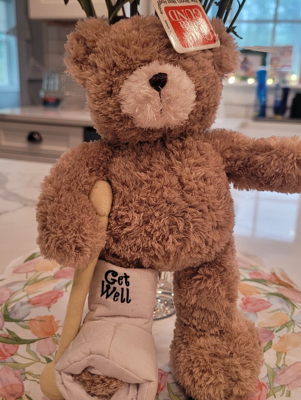 GUND break a leg, Teddy